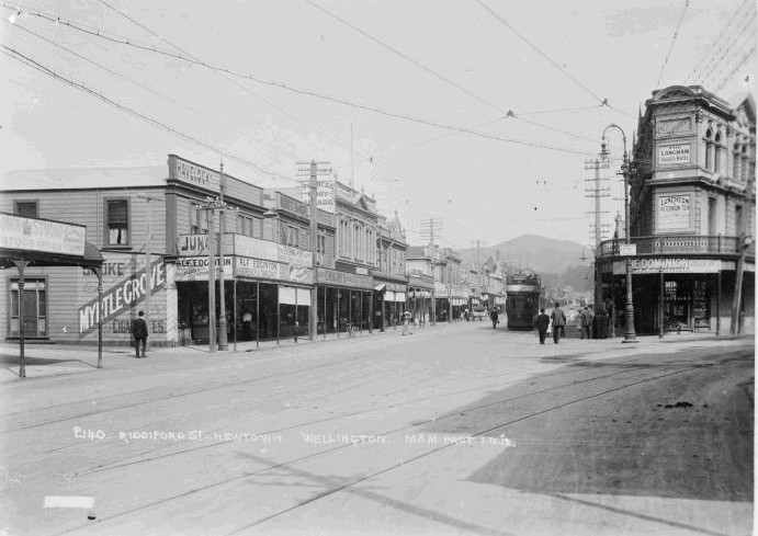 Riddiford Street at the Rintoul Street intersection c.1912. Emmett Street is to the left.  Image: National Library reference 