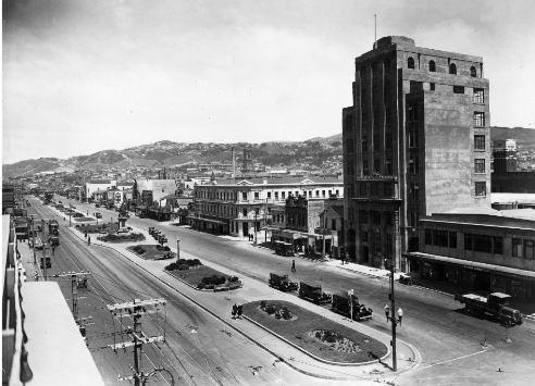 Cambridge and Kent Terraces, Wellington. Original photographic prints and postcards from file print collection, Box 6. Ref: PAColl-5932-26. Alexander Turnbull Library, Wellington, New Zealand. http://natlib.govt.nz/records/22752471 