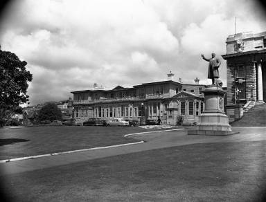 Old Government House, Wellington. Hill, Morrie: Negatives of Wellington and national events and personalities. Ref: 1/2-177172-F. Alexander Turnbull Library, Wellington, New Zealand