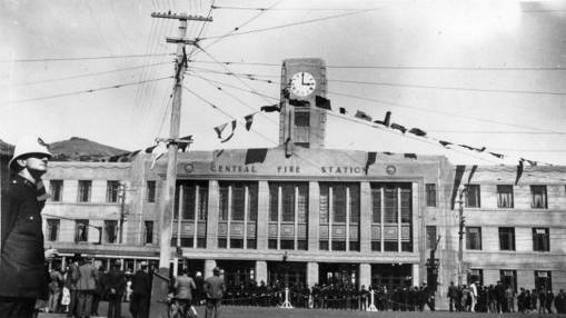 Atkins & Mitchell (Firm). Opening of the Central Fire Station building, Oriental Parade, Wellington. Godber, Albert Percy, 1875-1949 :Collection of albums, prints and negatives. Ref: PAColl-3039-1-011. Alexander Turnbull Library, Wellington, New Zealand. http://natlib.govt.nz/records/23238060