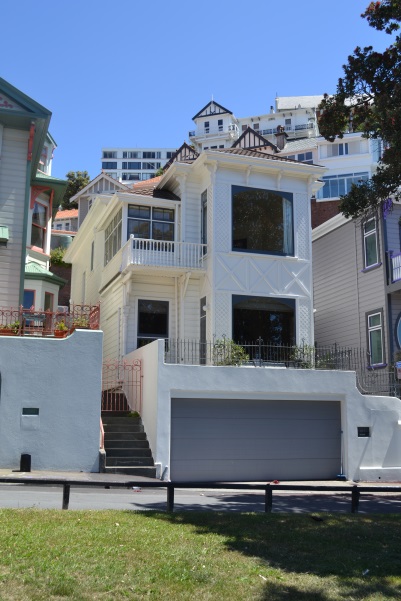 No.198 Oriental Parade (Image: Charles Collins, 2015)