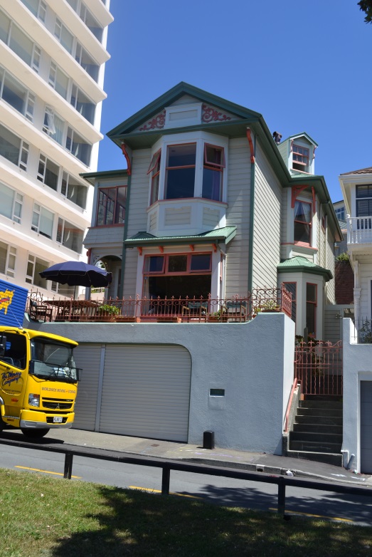 No.200 Oriental Parade (Image: Charles Collins, 2015)