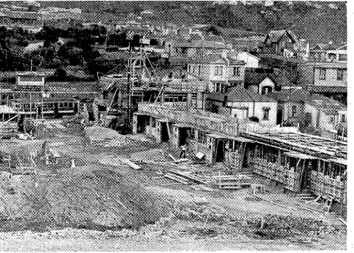 ‘A start has been made by the contractors with the erection of the multiple-dwelling block at Berhampore for the State Housing Department. When completed it will be the largest building of its kind in New Zealand, containing fifty separate flats and eleven garages. In the background is the Berhampore Tennis Club’s premise.’ (STATE FLATS AT BERHAMPORE EXHIBITION HOTEL Evening Post, 26 May 1939, Page 7)